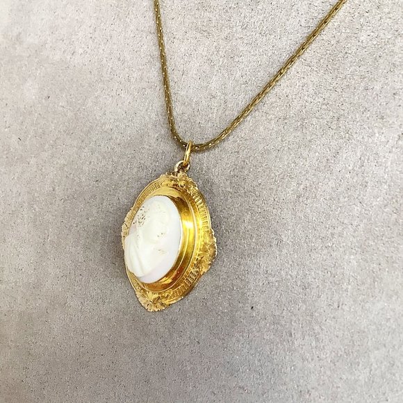 Vtg Carved Shell Cameo Necklace Lady Cameo Brass Setting Gold Tone Napier Chain - Picture 5 of 7